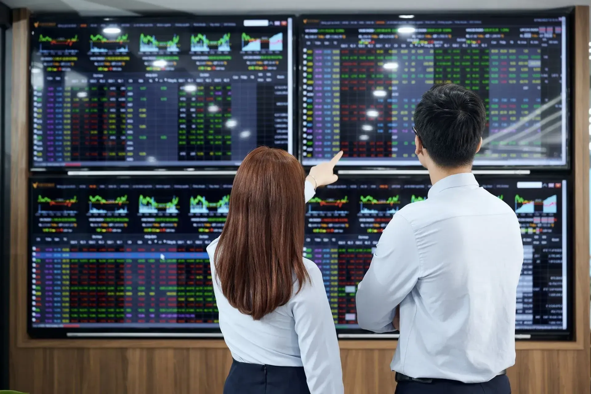 VN-Index được kỳ vọng vượt 2.000 điểm, nhiều nhóm ngành dự báo tiếp tục dẫn sóng