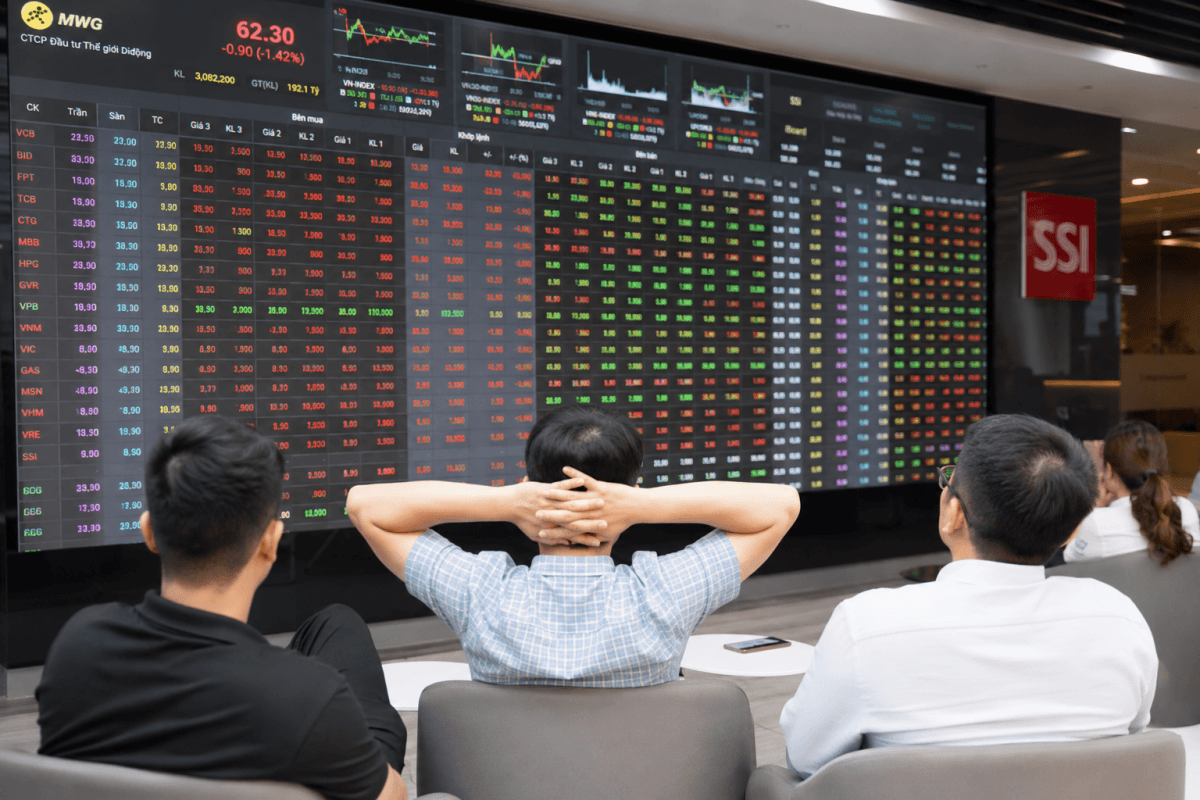 VN-Index trước “gọng kìm” Fed - BOJ: Nội lực vĩ mô có đủ sức giữ nhịp thị trường?