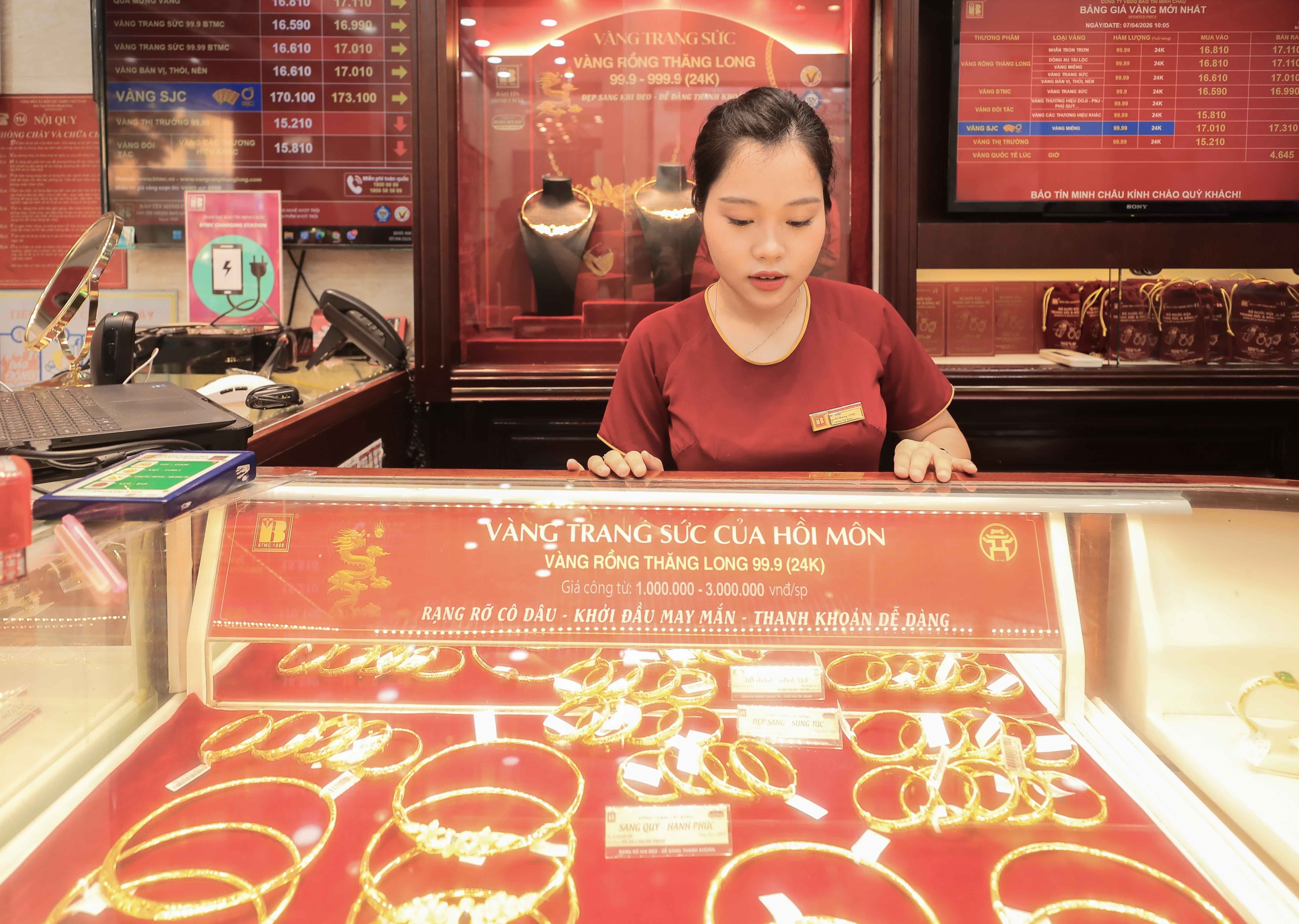 Giá vàng tăng mạnh gần 7 triệu đồng/lượng