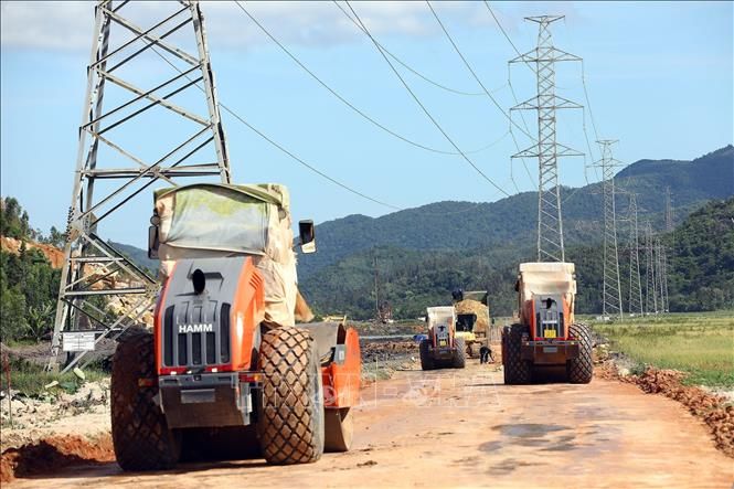 Quảng Ngãi tập trung tháo gỡ vướng mắc tại loạt dự án đô thị, giao thông
