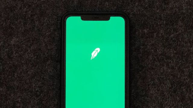 Robinhood bets on high-margin subscription services and wealth management amid revenue shifts
