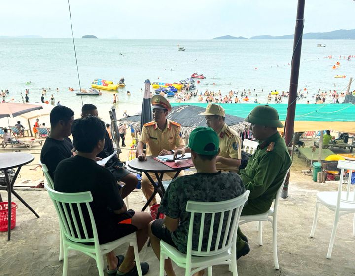 Authorities suspend watercraft operations of four companies in the Co To Special Economic Zone