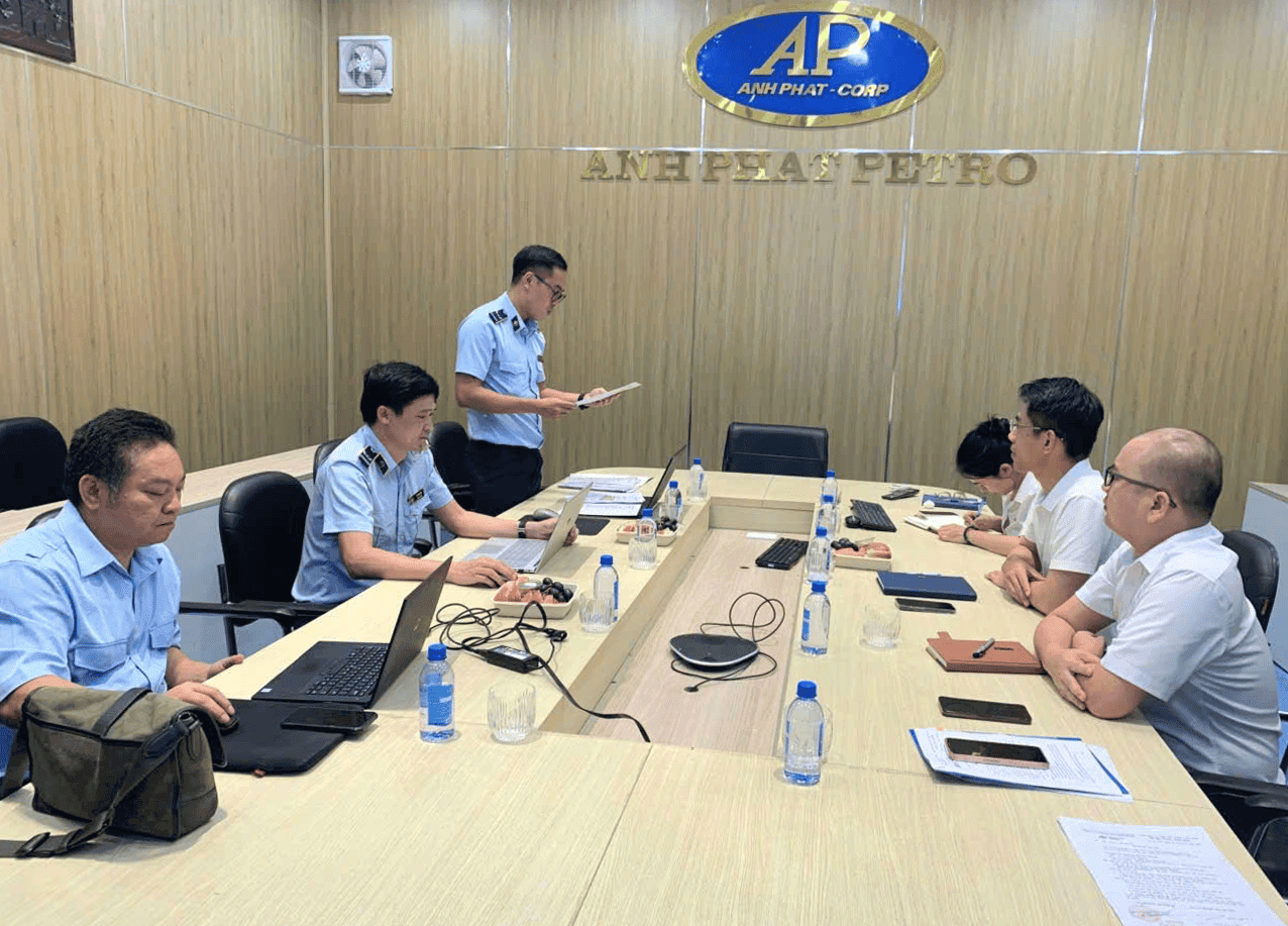 Xử phạt 3 doanh nghiệp đầu mối xăng dầu 450 triệu đồng