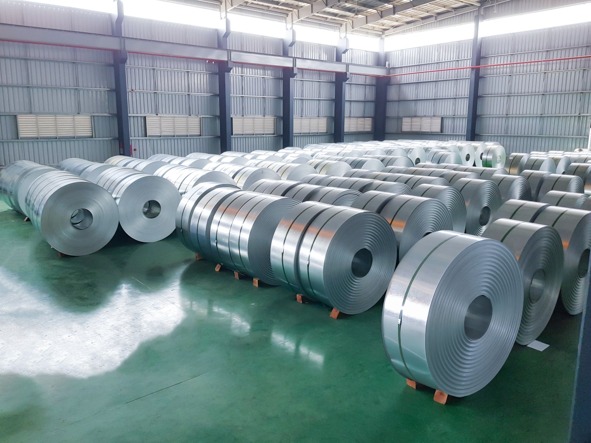 Giá thép ngày hôm nay: 17/9/2026: Quặng sắt phục hồi, kỳ vọng Trung Quốc kích thích kinh tế